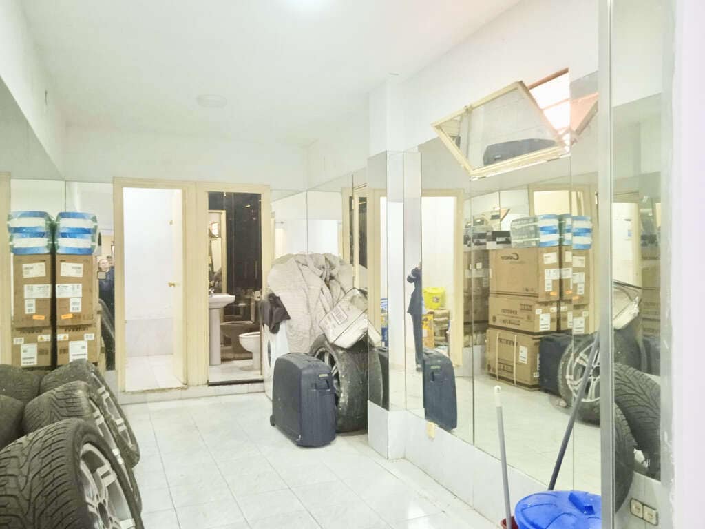 Retail in Madrid, Madrid to rent Interior Photo- Image 1 of 7