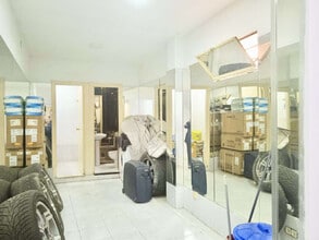 Retail in Madrid, Madrid to rent Interior Photo- Image 1 of 7