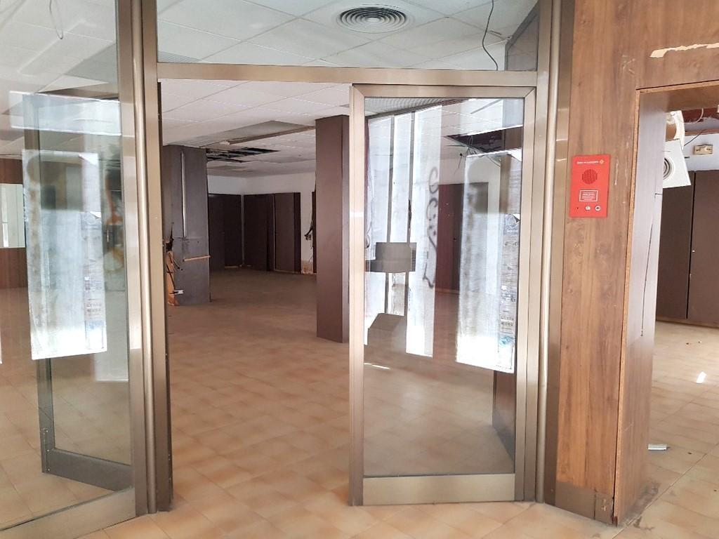 Carrer Transversal, 172, Terrassa, BAR 08225 - Unit 01 - - Interior Photo - Image 1 of 3