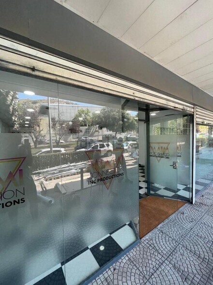 Retail in Badalona, Barcelona for sale - Interior Photo - Image 3 of 16