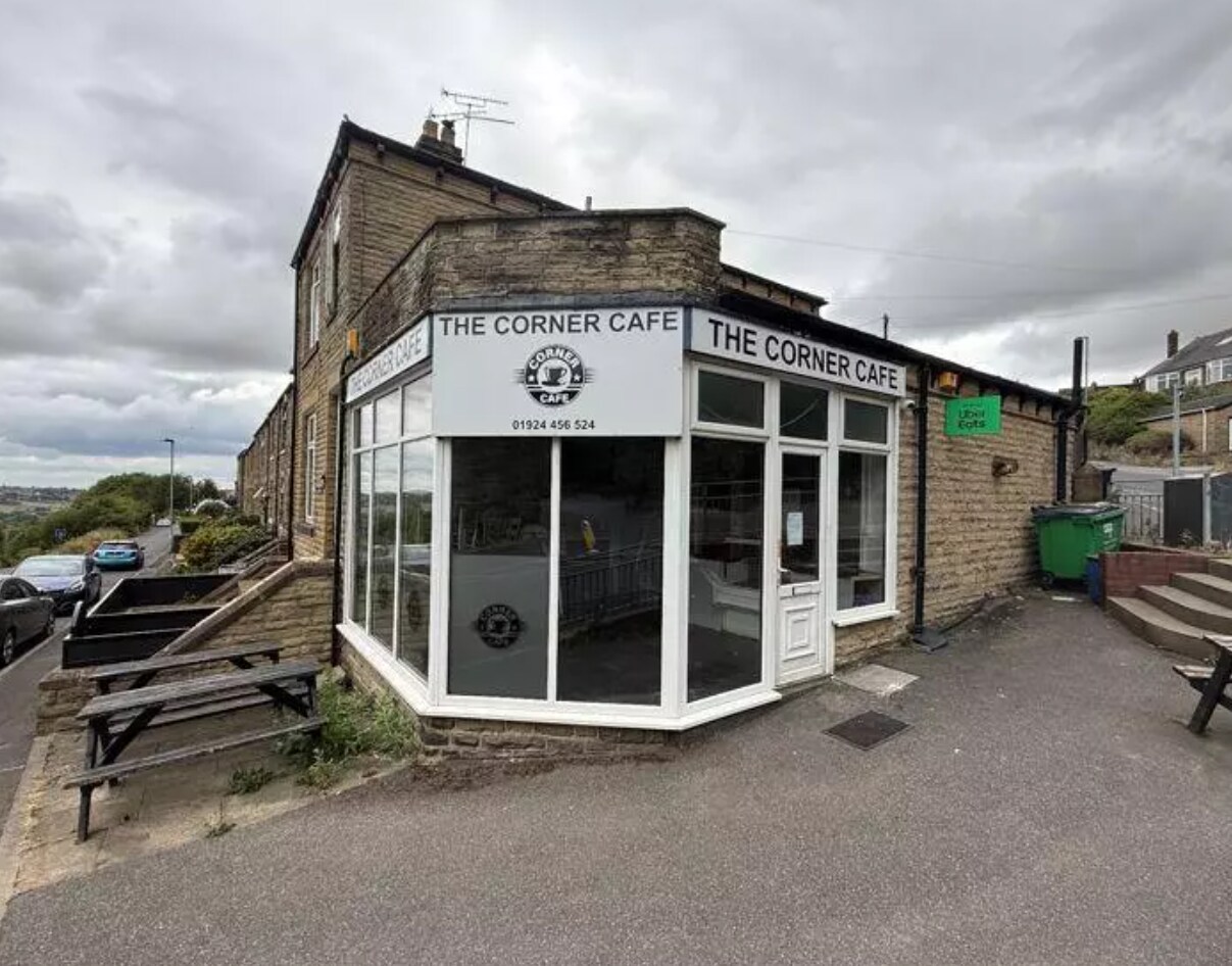 133 Combs Rd, Dewsbury for sale Primary Photo- Image 1 of 1