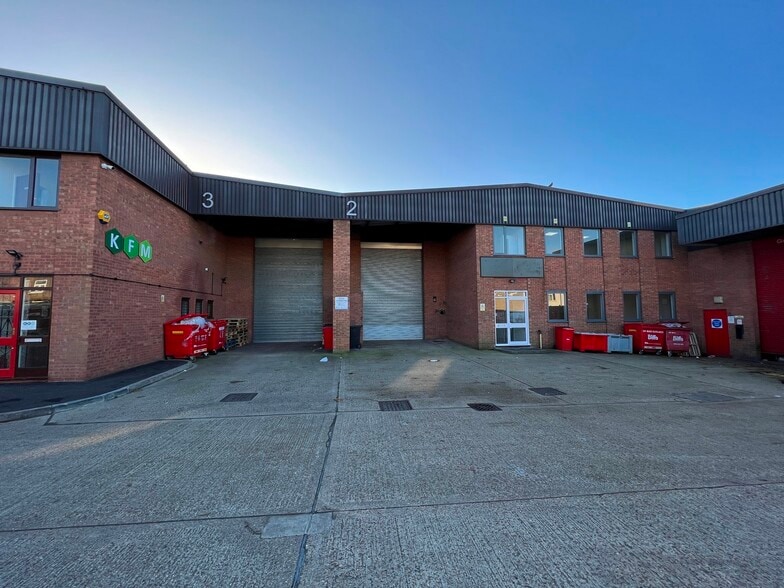 Pitlake, Croydon to rent - Building Photo - Image 3 of 7