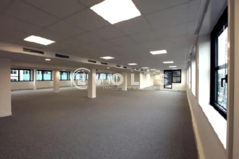 Office in Levallois-Perret to rent - Building Photo - Image 3 of 8