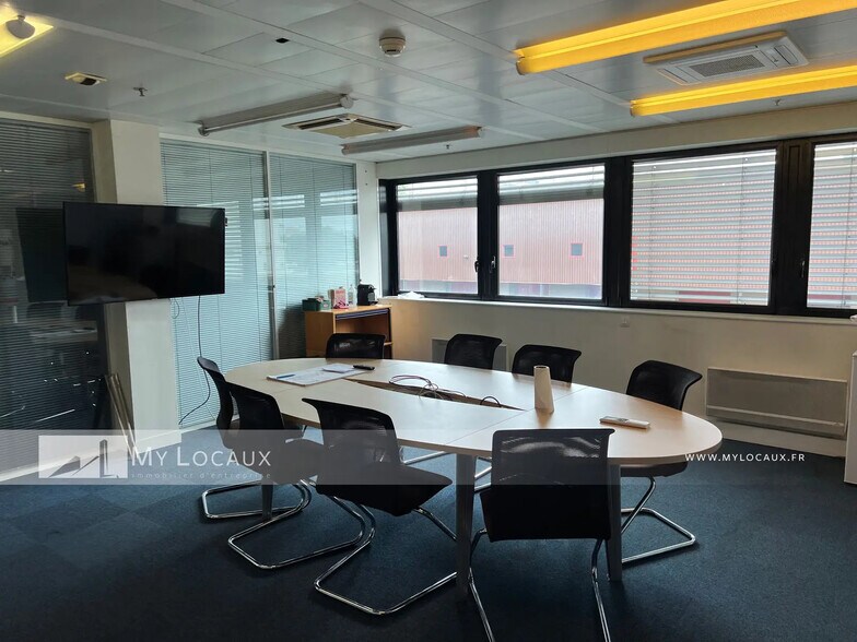 Industrial in Gennevilliers to rent - Interior Photo - Image 3 of 6