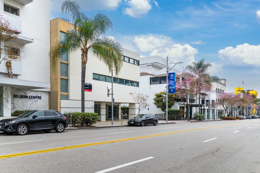 250-256 N Canon Dr, Beverly Hills, CA for rent - Building Photo - Image 3 of 5