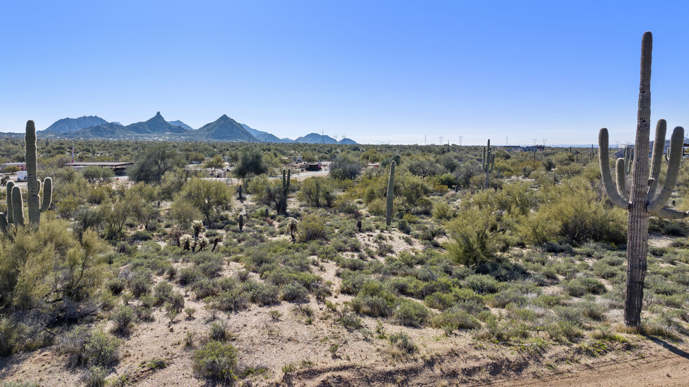 8755-0 E Dixileta Dr, Scottsdale, AZ for sale - Primary Photo - Image 2 of 16