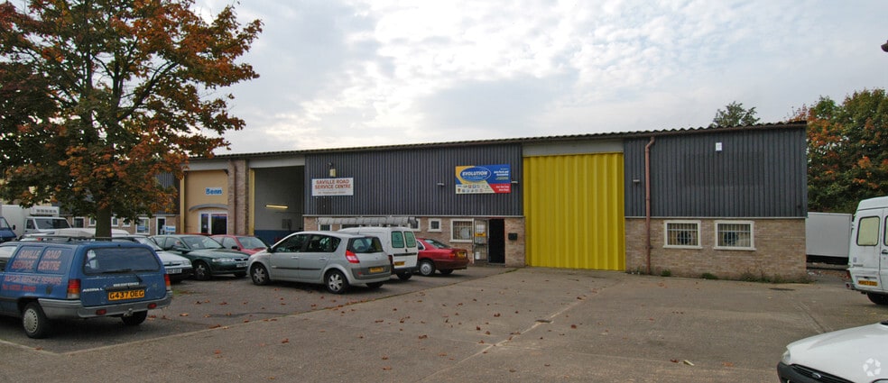 Saville Rd, Peterborough to rent - Building Photo - Image 2 of 4