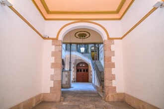 Retail in Barcelona, Barcelona to rent Interior Photo- Image 2 of 27