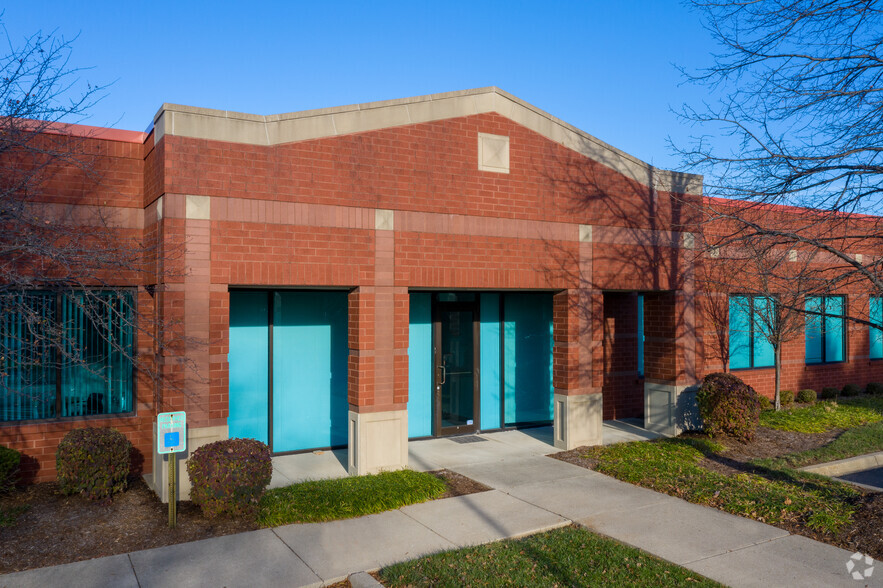 13405 Eastpoint Centre Dr, Louisville, KY for rent - Building Photo - Image 2 of 5