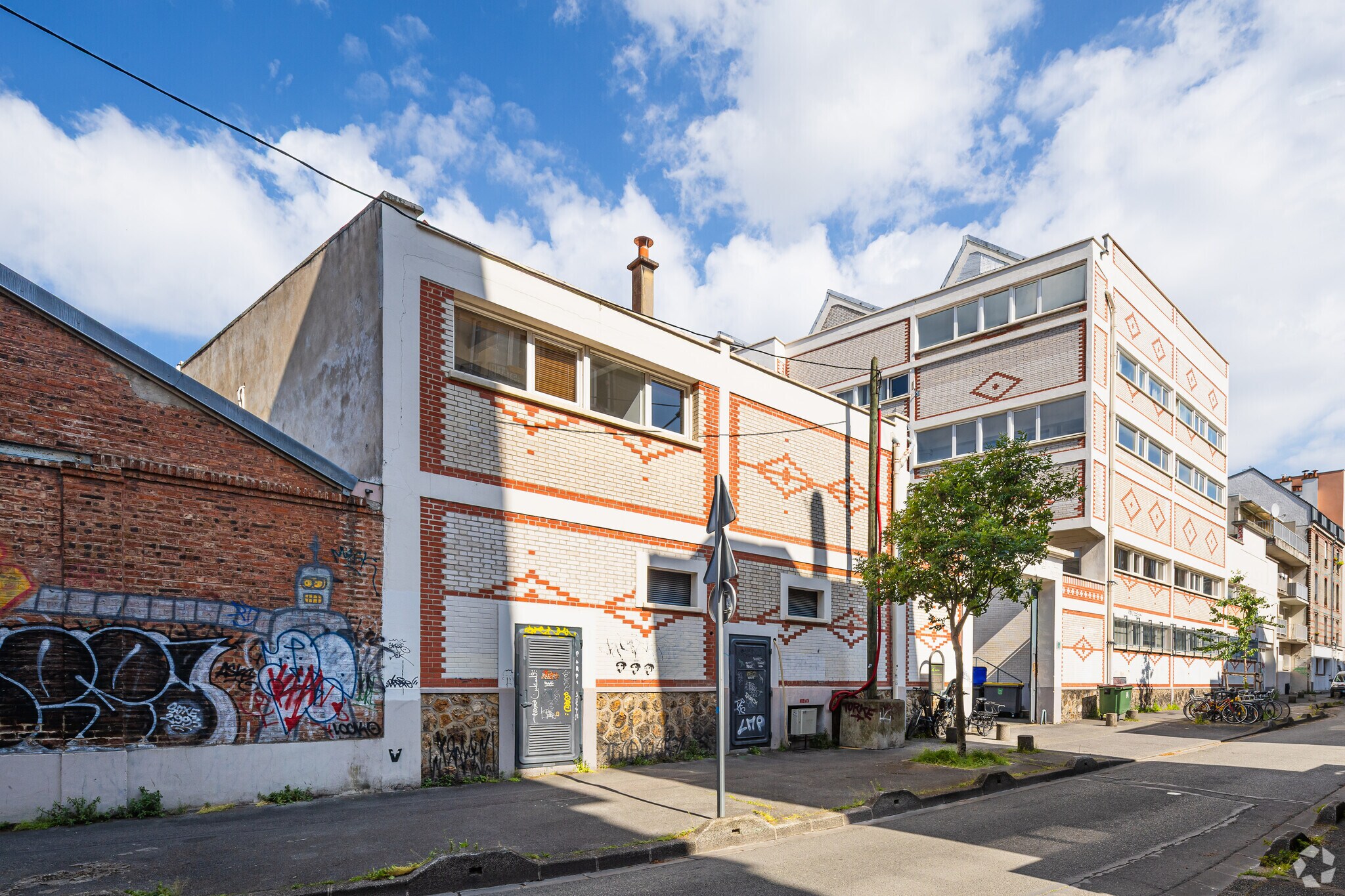 Office in Montreuil to rent Primary Photo- Image 1 of 4