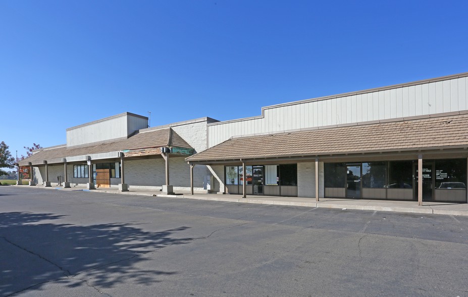 1702-1780 Robertson Blvd, Chowchilla, CA for rent - Building Photo - Image 2 of 15