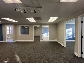 930 Alhambra Blvd, Sacramento, CA for rent Interior Photo- Image 1 of 7