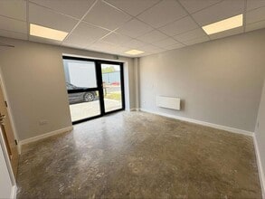 17 Enterprise Park, Yaxley to rent Interior Photo- Image 2 of 8