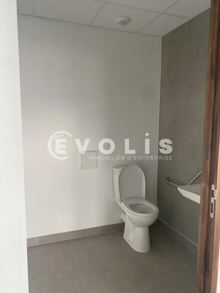 Light Industrial in Longueau to rent - Building Photo - Image 3 of 3