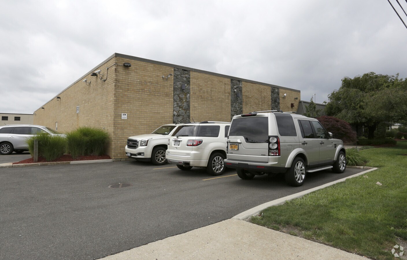 2045 Wellwood Ave, Farmingdale 11735 UK