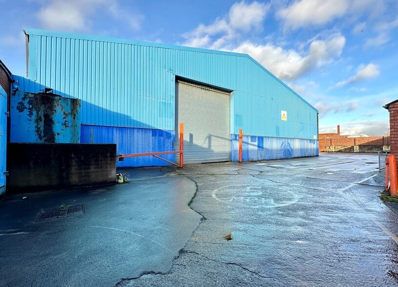 Campbell St, Preston to rent - Building Photo - Image 2 of 4