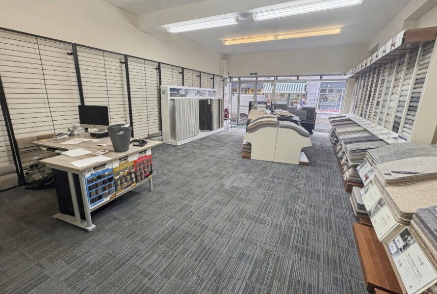 56 Fore St, Bodmin to rent Interior Photo- Image 1 of 3
