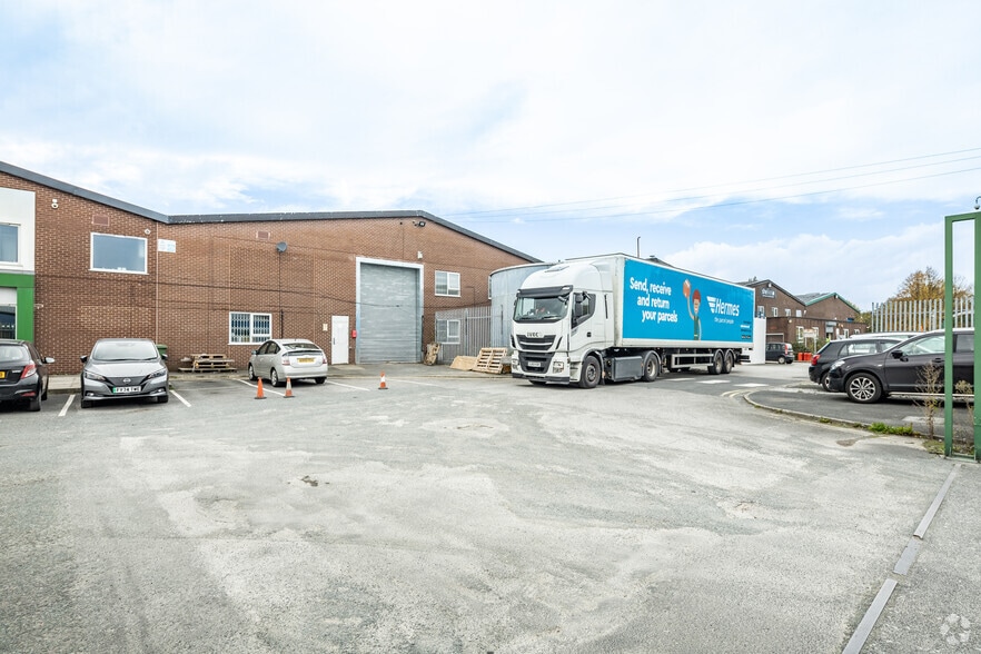 Astor Rd, Salford to rent - Building Photo - Image 1 of 1