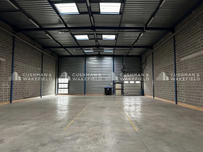 Light Industrial in Niederhausbergen to rent - Interior Photo - Image 2 of 10