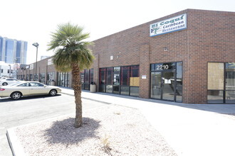 2200-2234 Paradise Rd, Las Vegas, NV for rent Building Photo- Image 1 of 7