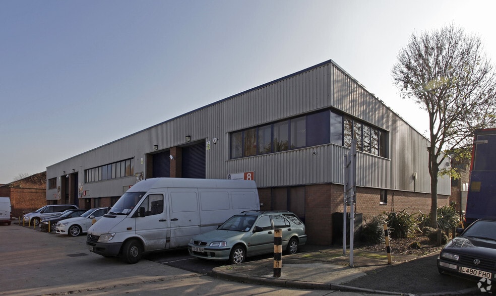 Willow Rd, Slough to rent - Primary Photo - Image 1 of 2