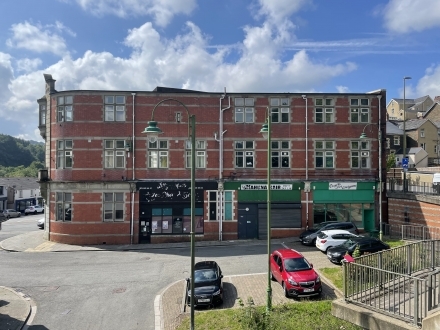 Crumlin Sq, Newport for rent - Primary Photo - Image 1 of 1