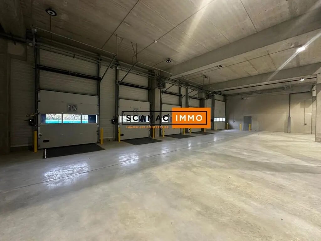 Location Entrepôt 3 256 m² à 3 445 m² - Photo 1