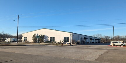 310 E Trinity Blvd, Grand Prairie, TX for rent Building Photo- Image 2 of 28