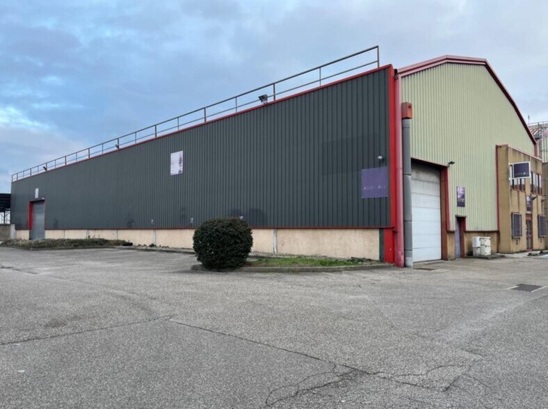 Light Industrial in Vénissieux to rent - Building Photo - Image 3 of 10