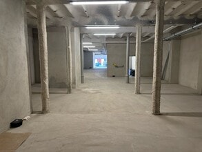 Retail in Barcelona to rent Interior Photo- Image 2 of 7