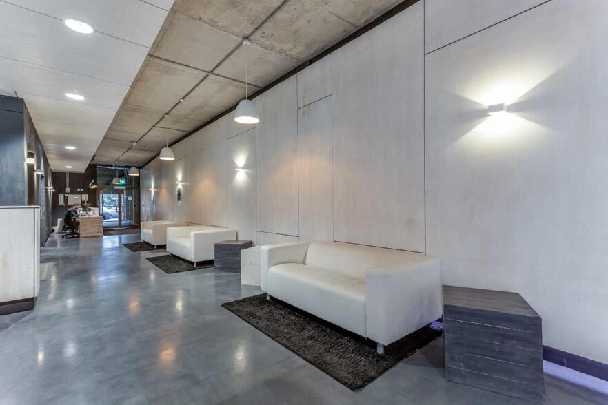 17-21 Wenlock Rd, London to rent - Interior Photo - Image 3 of 30