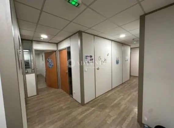 Location Bureaux 81 m² à 210 m² - Photo 1