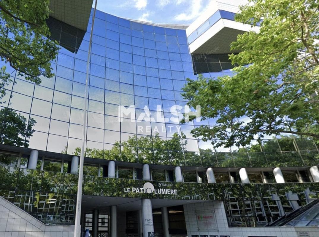 Office in Lyon for sale Building Photo- Image 1 of 22