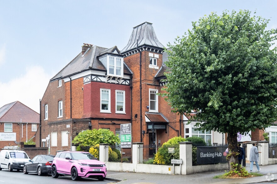 62 Station Rd, London to rent - Building Photo - Image 2 of 3