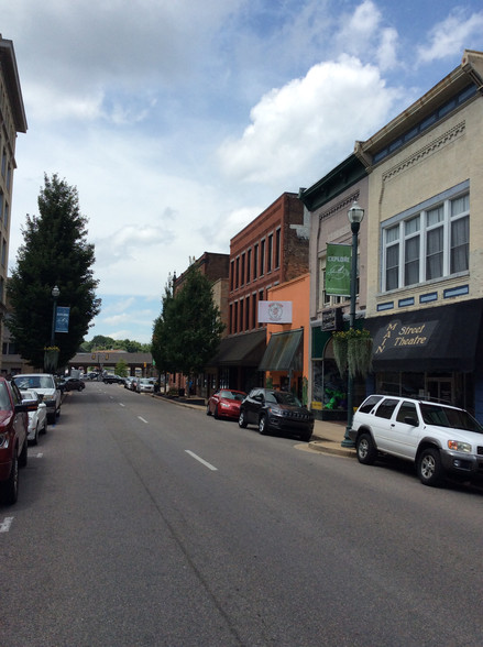 215 E Main St, Johnson City, TN for sale - Building Photo - Image 1 of 1