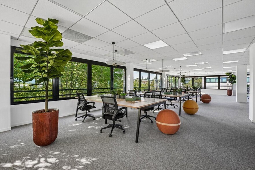 Office in Saint-Priest to rent - Building Photo - Image 2 of 21