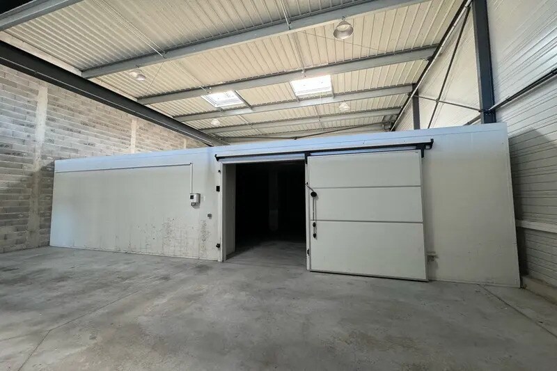 Light Industrial in Montpellier to rent - Interior Photo - Image 3 of 5