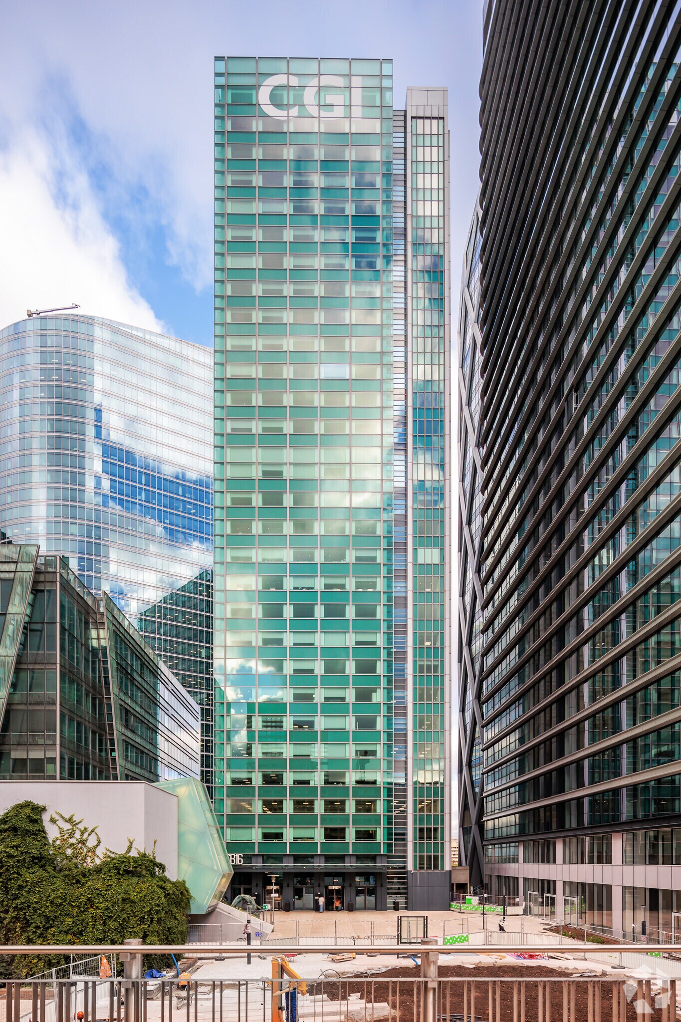 17 Place Des Reflets, Courbevoie to rent Primary Photo- Image 1 of 6