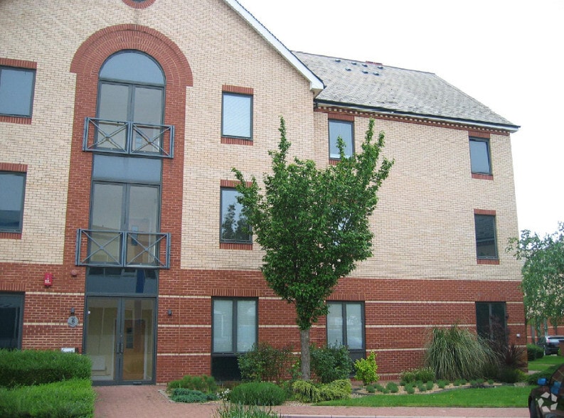 Cowley Mill Rd, Uxbridge to rent - Building Photo - Image 2 of 3