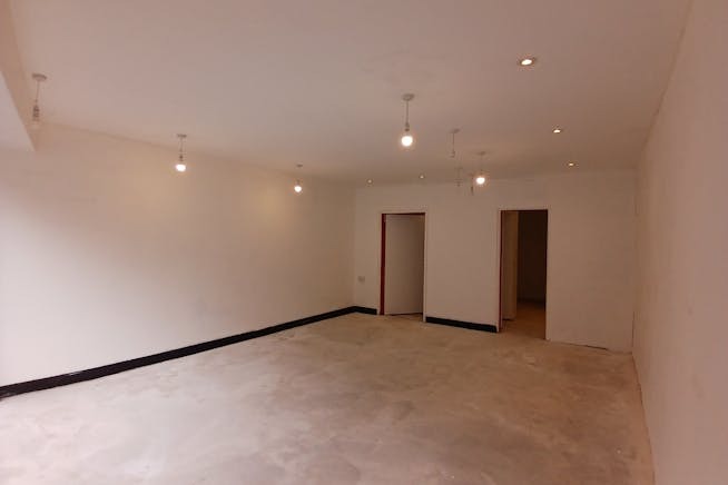 6 Kings Rd E, Swanage to rent Interior Photo- Image 1 of 3