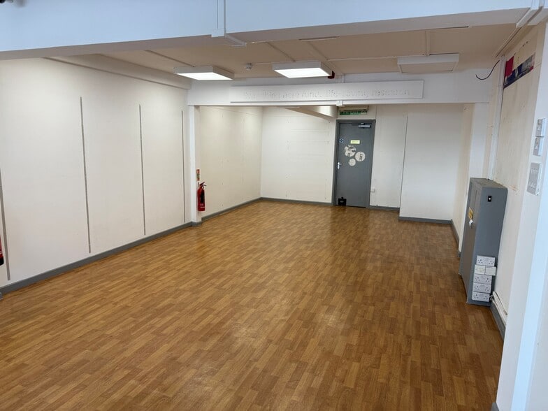 28 Havelock St, Swindon to rent - Interior Photo - Image 2 of 7