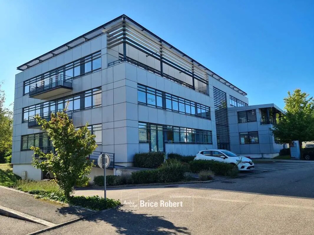 Office in Saint-Priest to rent Primary Photo- Image 1 of 6