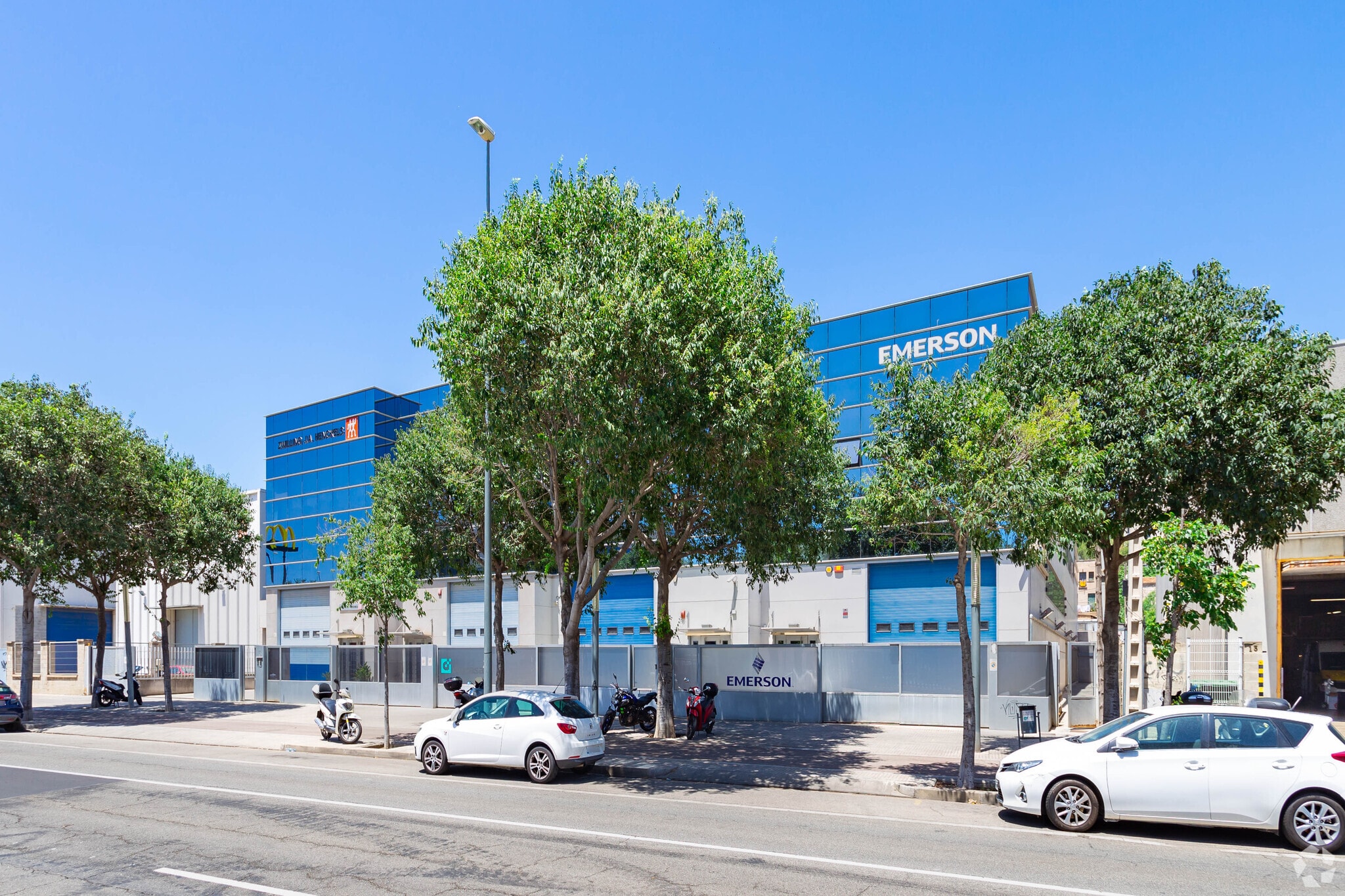 Industrial in Cornellà de Llobregat, Barcelona to rent Primary Photo- Image 1 of 5