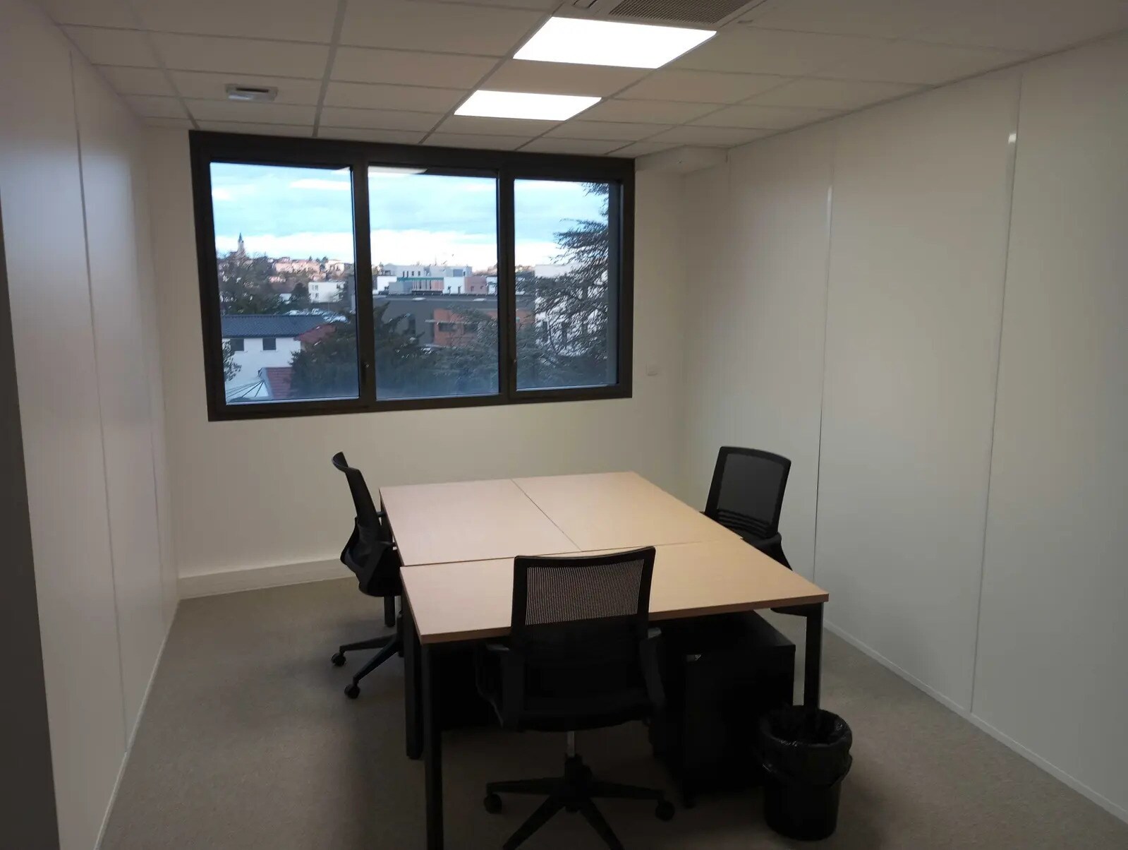 16 Chemin Du Tronchon, Dardilly to rent Interior Photo- Image 1 of 14