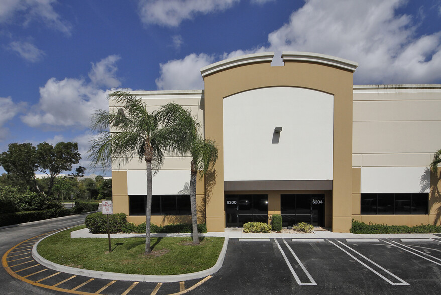 6250-6270 N Hiatus Rd, Tamarac, FL for rent - Building Photo - Image 3 of 34