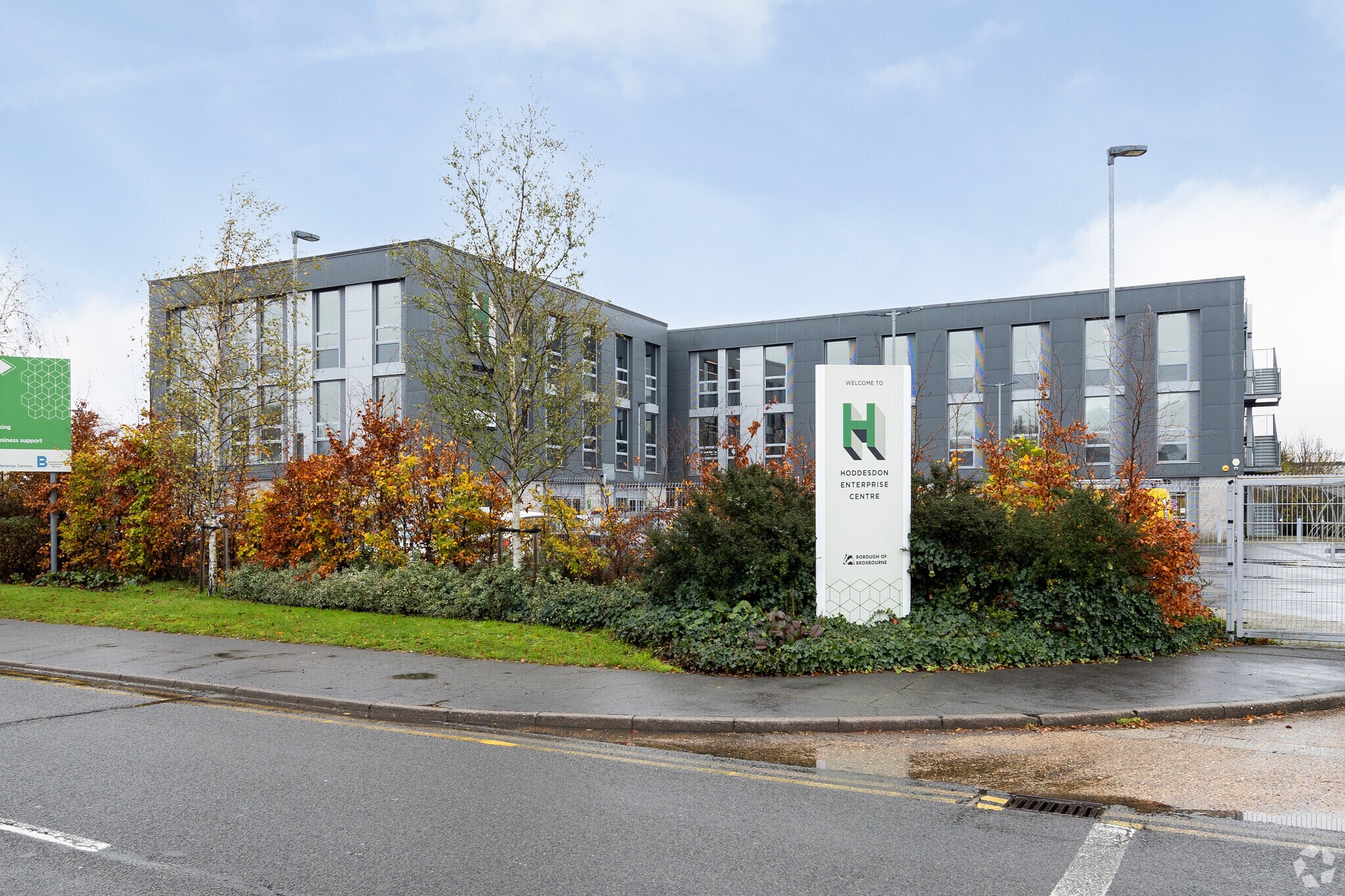 Pindar Rd, Hoddesdon for sale Primary Photo- Image 1 of 1