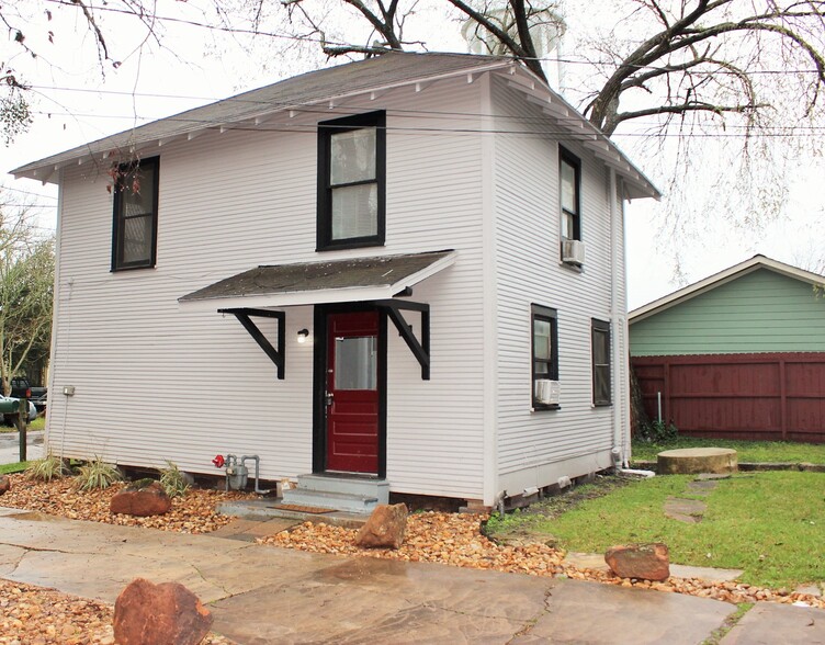 102 Jeffries St, Brenham, TX for sale - Primary Photo - Image 1 of 6