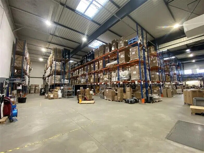 Light Industrial in Gennevilliers to rent - Interior Photo - Image 3 of 6