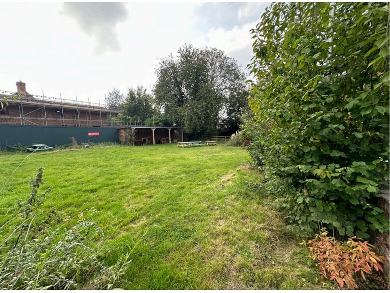 Aldworth Rd, Upper Basildon for sale - Building Photo - Image 2 of 4