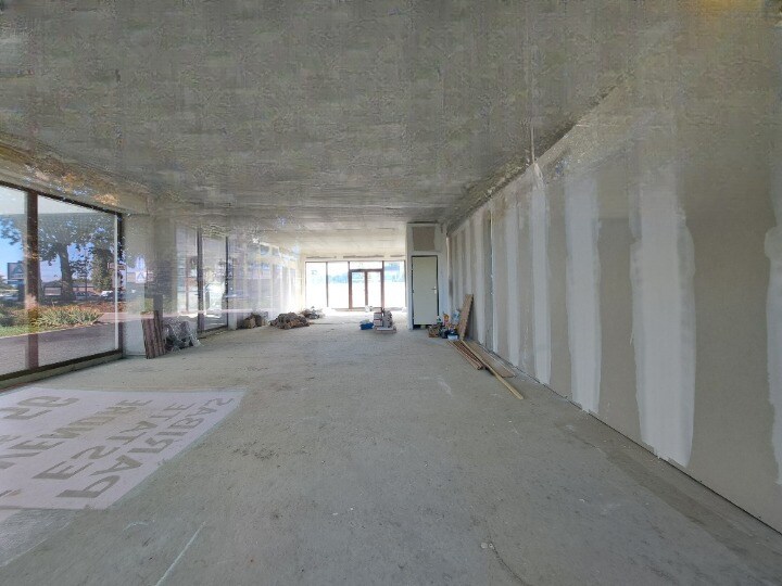 Retail in Muret to rent Interior Photo- Image 1 of 5